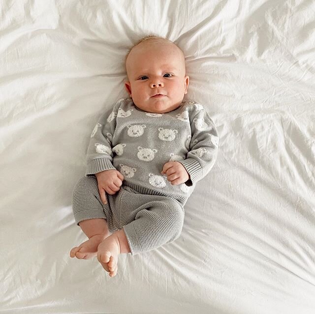 11 weeks with our baby bear 🐻 💙 This time in lockdown together has been so special.  He knows little more than the four walls of our house and our two faces.  Like me, he has ate a lot and is becoming a little rounder.  Yet unlike me, every day he has put on a cute outfit and embraced the day with full excitement never knowing what the four walls might have in store for him!  We could all be a little more Arlo! 🙌🏼
.
Cute little teddy bear outfit was kindly gifted by @emile.et.rose 🤍x
.
#motherhoodunplugged #motherly #mamalife #mamatribe #babybear #11weeksold #babyfashion #arloboyle